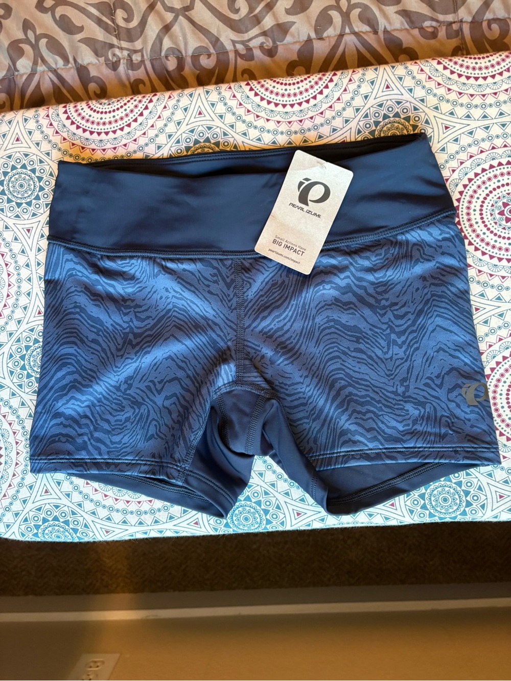 Pearl Izumi Women's Navy Blue Patterned Cycling Shorts